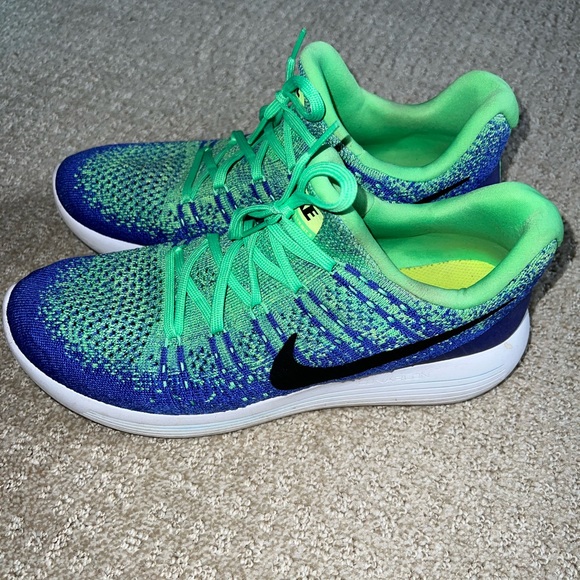 Nike running shoes. - Picture 2 of 3